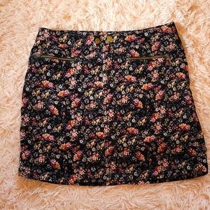 ⭐3 for $15 SALE!⭐ Corduroy floral skirt -- size 10